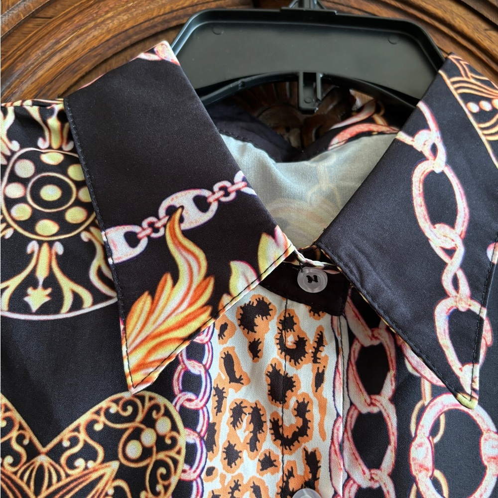 NWT- BLOUSE - Picture 13 of 14